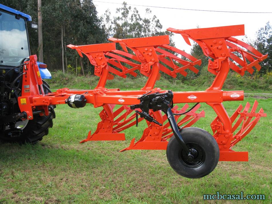 Arado Kuhn - Huard trisurco con láminas 5 Arado Kuhn - Huard trisurco con láminas 5