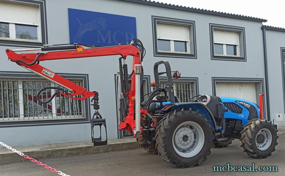 Grúa 5 M acoplada a Landini 4-075D 2