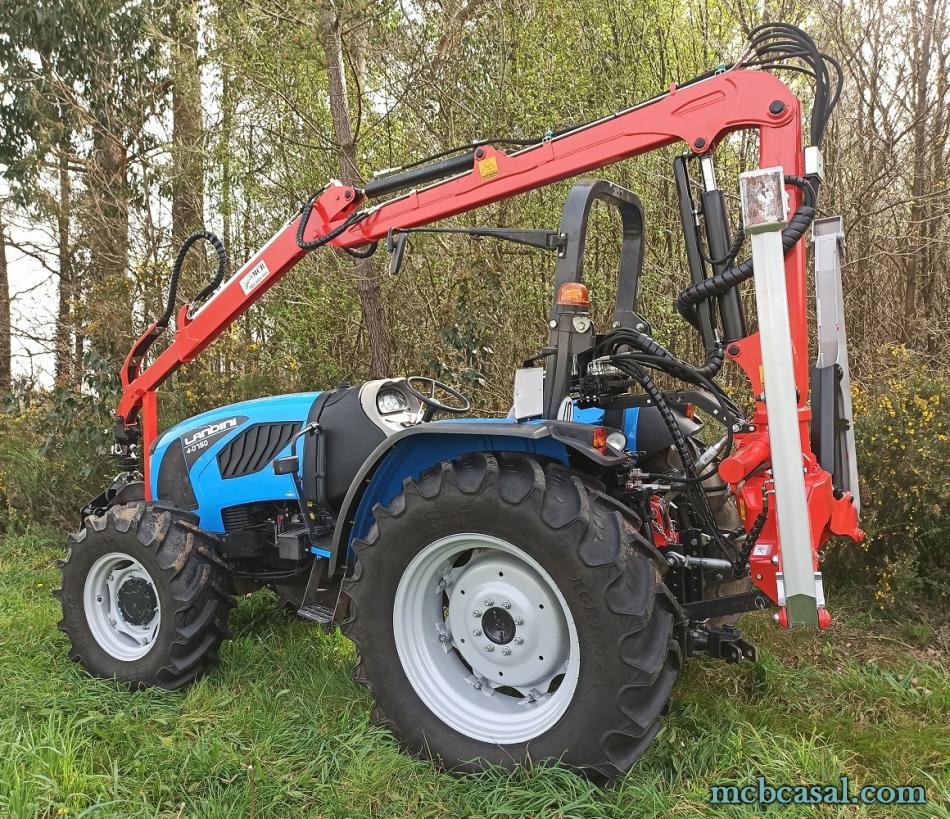 Grúa 5 M acoplada a Landini 4-075D 13